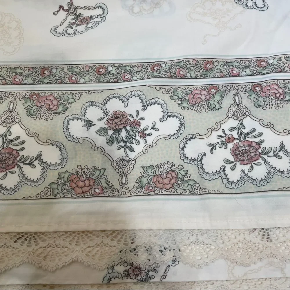 VINTAGE‎ LOUIS NICHOLE FLAT SHEET AND 3 PILLOWCASES